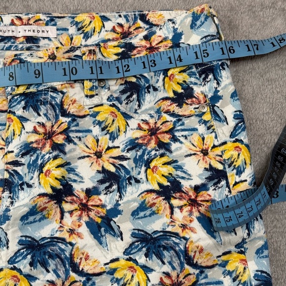 Truth & Theory floral Jeans Size 6 - Picture 7 of 8